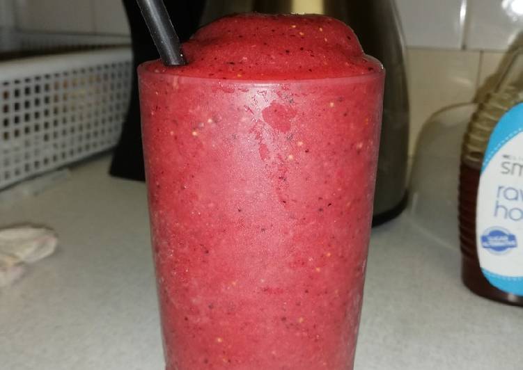 Simple strawberry and blueberry smoothie