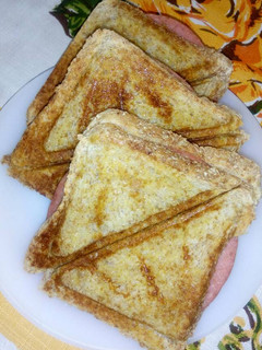 A picture of Wholemeal bread sandwiches.