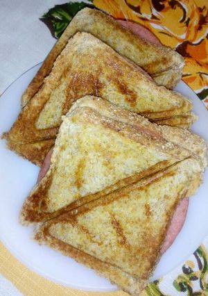 A picture of Wholemeal bread sandwiches.