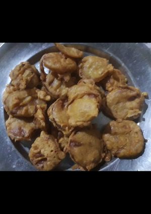 आलू और बेसन की पकौड़ी (aloo aur besan ki pakodi recipe in Hindi) रेसिपी मुख्य फोटो