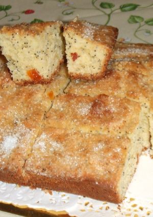 Foto principal de Pastel de vainilla con semillas de amapola y mango escarchado
