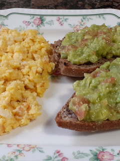 Foto principal de Huevos revueltos con sorpresa