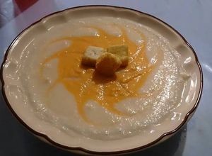 Una foto de Crema de coliflor y zanahoria