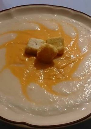 Una foto de Crema de coliflor y zanahoria