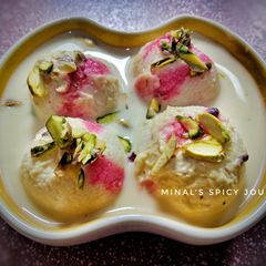 A picture of Shahi rasgullas.