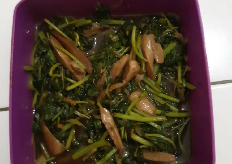 Resep Tumis sayur bayem + sosis manis asin Lezat