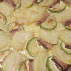 A picture of Verdura, cotto e formaggio al forno.