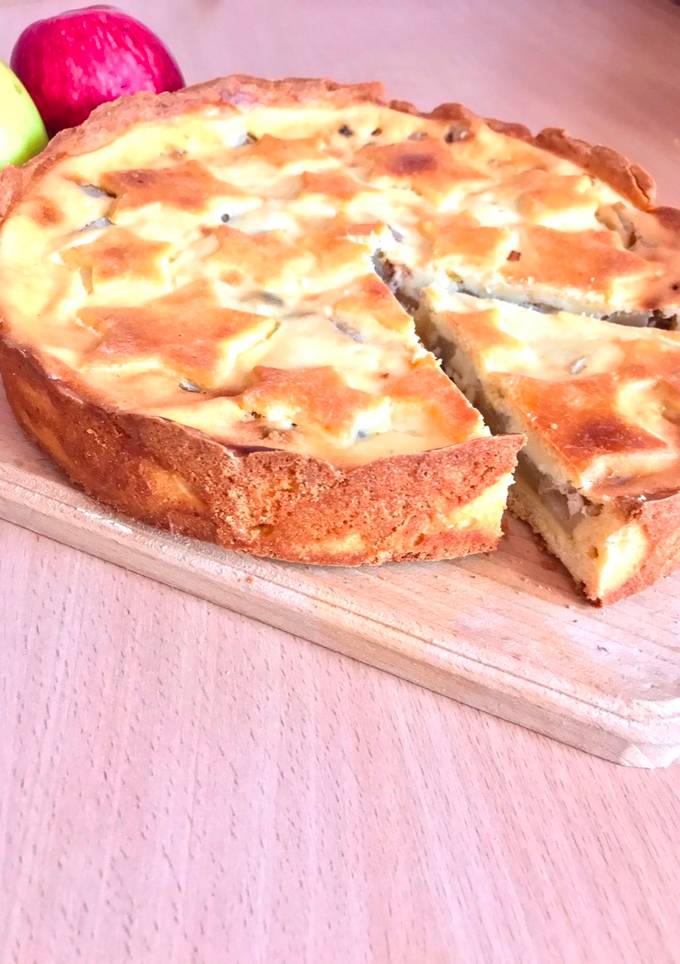 Тарт з яблуками, грушами і сиром