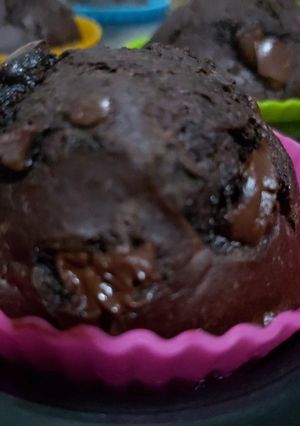 Csokidarabos banános muffin, vanília pudinggal recept fotója