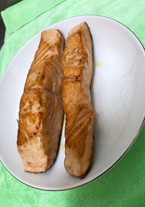 乾煎鮭魚 的食譜成品照片