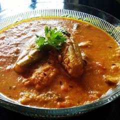 A picture of Doi Potol / Pointed gourd on curd gravy.