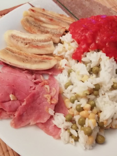 Una foto de Arroz a la cubana (versión española) 🍌🍚