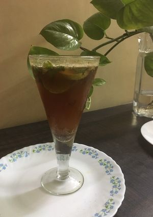 A picture of Peach ice tea mojito.