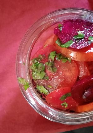 ટામેટા બીટ નું સલાડ (Tomato Beetroot Salad Recipe In Gujarati) રેસીપી મુખ્ય ફોટો