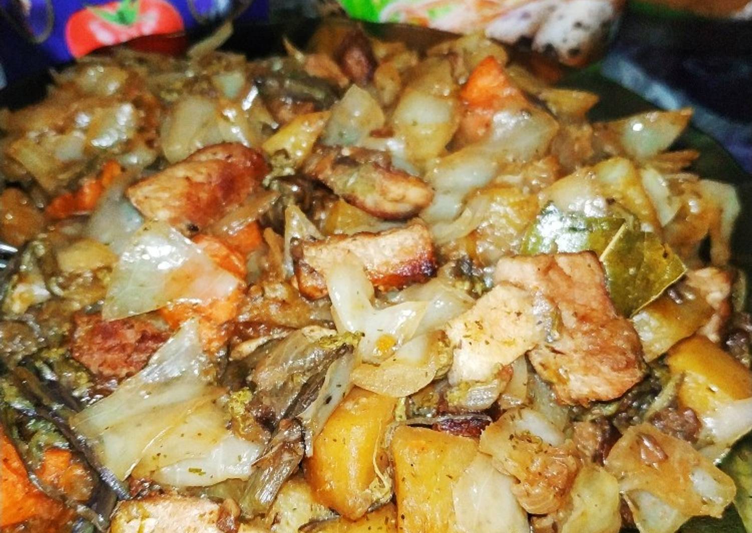 Рецепт папоротника с мясом жареный на сковороде. Жареная картошка с папоротником. Жареная картошка с папоротником на сковороде. Папоротник с картошкой. Картошка с папоротником на сковороде.