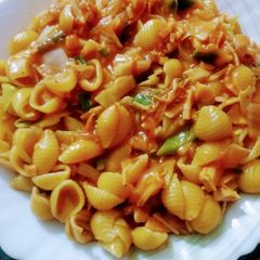 A picture of Red sauce pasta.