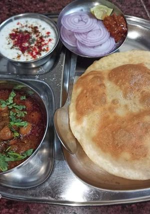छोले भटूरे (chole bhature recipe in Hindi) रेसिपी मुख्य फोटो