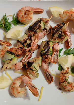 Foto di Spiedini di gamberi e zucchine