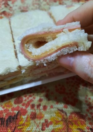 Una foto de Sandwichs de jamón y queso (de miga)