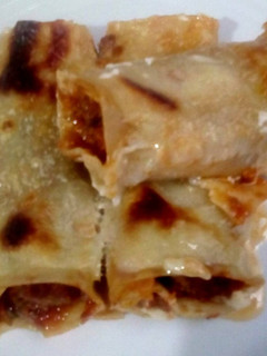 Una foto de Canelones con Salsa Bologñesa