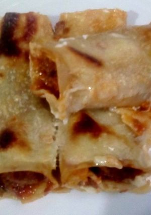 Una foto de Canelones con Salsa Bologñesa