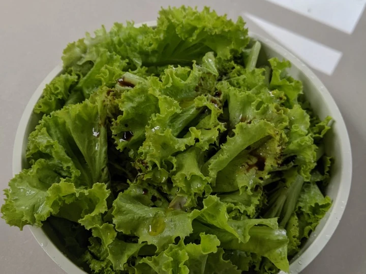 Cara Sederhana Menyiapkan Resep  Salad selada super simple yang Menggugah Selera, Lezat