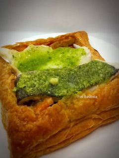 Una foto de Dorada con verduras en hojaldre