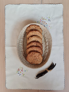 Una foto de Galletas de avena y vainilla natural ♥️
