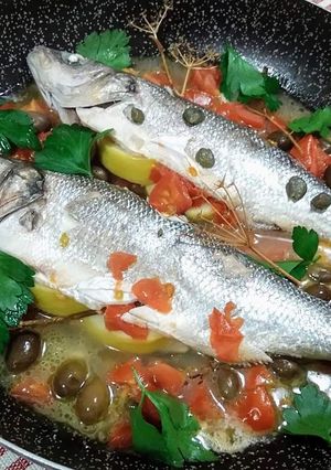 Foto di Spigole con olive, capperi e finocchietto selvatico