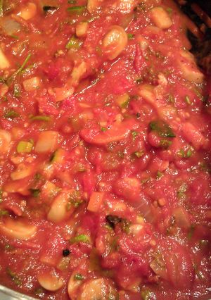 A picture of Spaghetti sauce for later.