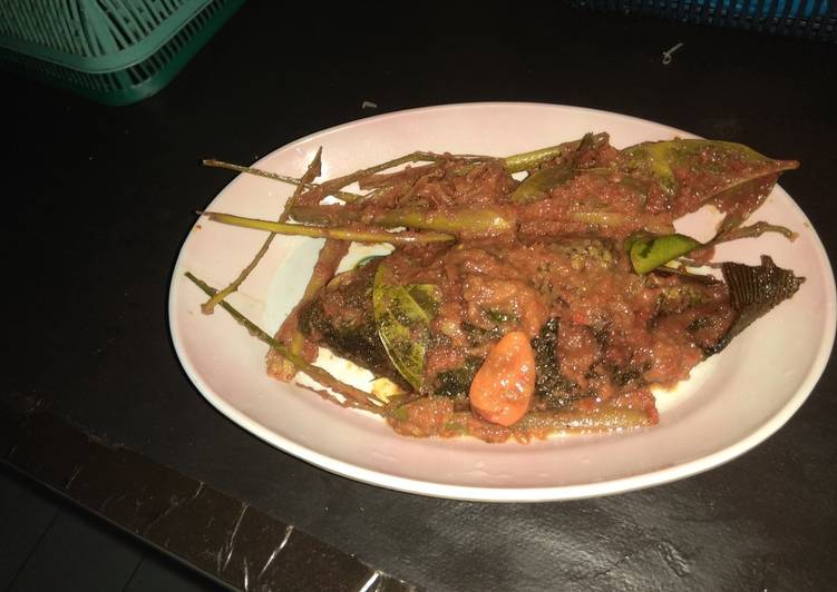 Cara mudah Menyiapkan Pesmol pedas ikan mas yang Bisa Manjain Lidah