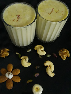 हेल्दी ठंडाई (Healthy Thandai recipe in Hindi) रेसिपी मुख्य फोटो