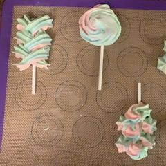 A picture of Meringue Pops.