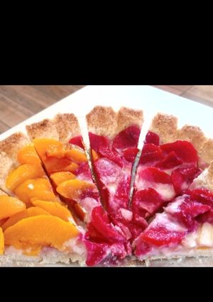 Una foto de Tarta de durazno y ciruela