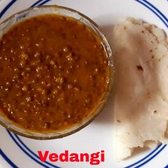 A picture of Masoor with Rice flour Roti.