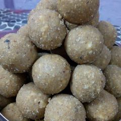 A picture of Dry fruits aate k laddu.