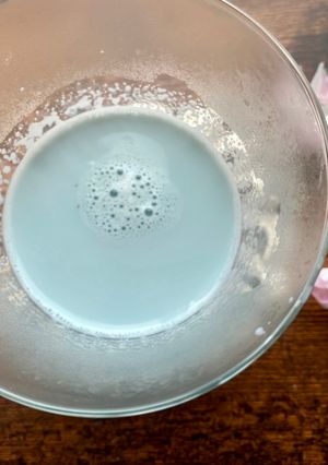 A picture of Sky Blue Hot Milk.