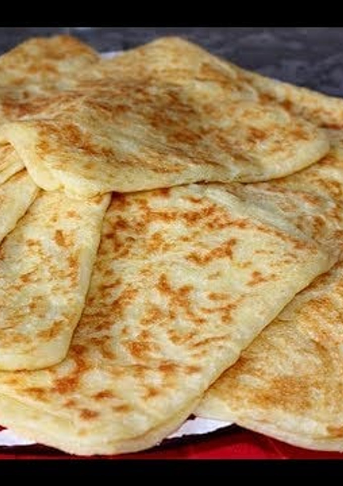 Una foto de Msamen o rghayef / crepes marroquí deliciosos paso a paso