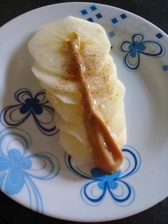 Una foto de Postre con manzana canela y maní🗽