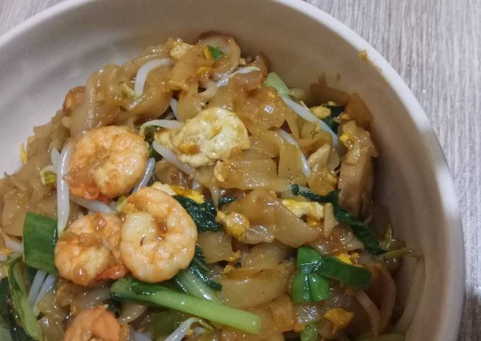 Bahan-bahan untuk membuat kwetiau goreng Medan