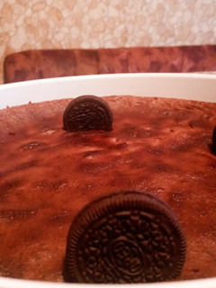 A picture of Brownie with Oreo biscuits.