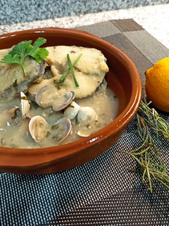 Una foto de Merluza en salsa verde 🐟🥣