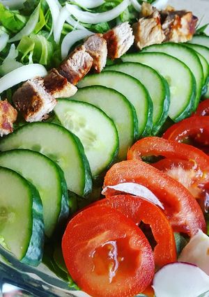 O poză a rețetei Salată cu carne la grătar.