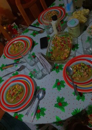 Una foto de Ceviche de camarones 🦐🌽🥑🍅