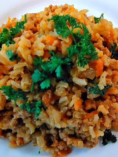 Darált húsos, sárgarépás barna rizs recept fotója
