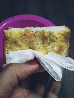 ஆம்லெட் ஸ்டப்டு பிரட்(stuffed omelette bread recipe in tamil) செய்முறை முக்கிய புகைப்படம்