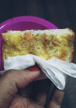 ஆம்லெட் ஸ்டப்டு பிரட்(stuffed omelette bread recipe in tamil) செய்முறை முக்கிய புகைப்படம்