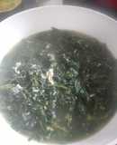 Canh ngải cứu nấu trứng