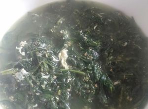 Hình của món Canh ngải cứu nấu trứng.