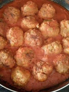 Una foto de Albóndigas de carne con salsa de tomate